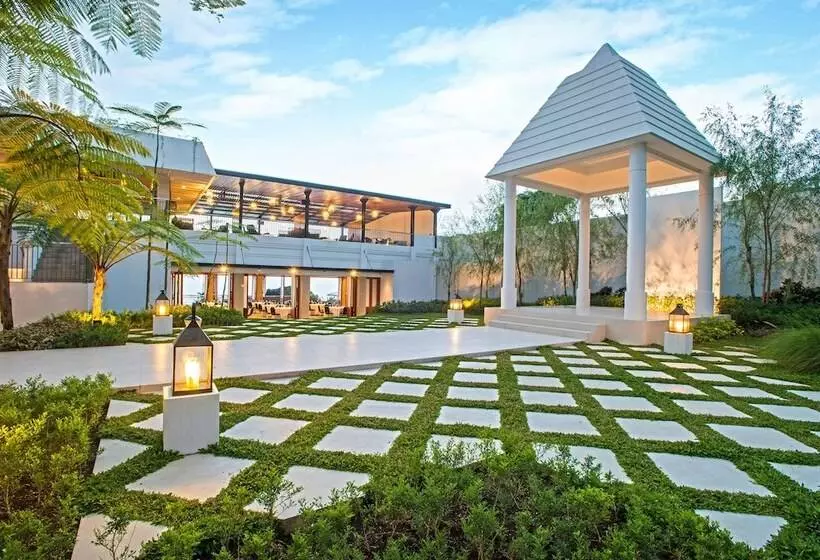 Fotos del hotel Surya  & Cottages Prigen:  25