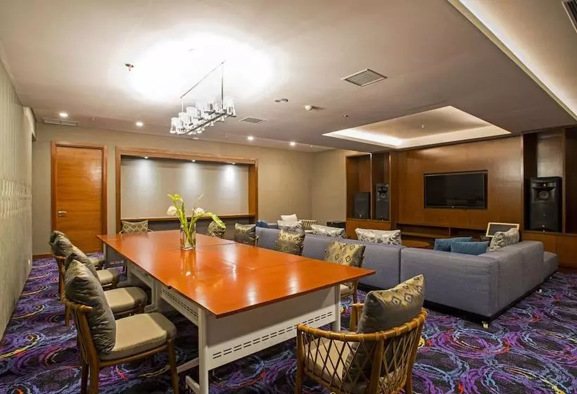 Fotos del hotel Surya  & Cottages Prigen:  14