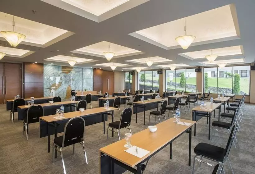 Fotos del hotel Surya  & Cottages Prigen:  5