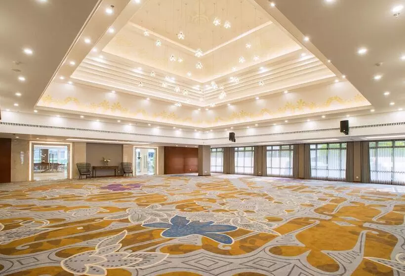 Fotos del hotel Surya  & Cottages Prigen:  11