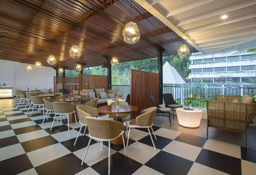 Fotos del hotel Surya  & Cottages Prigen:  24