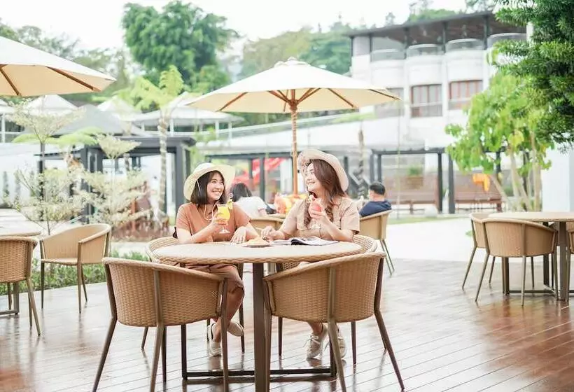 Fotos del hotel Surya  & Cottages Prigen:  7