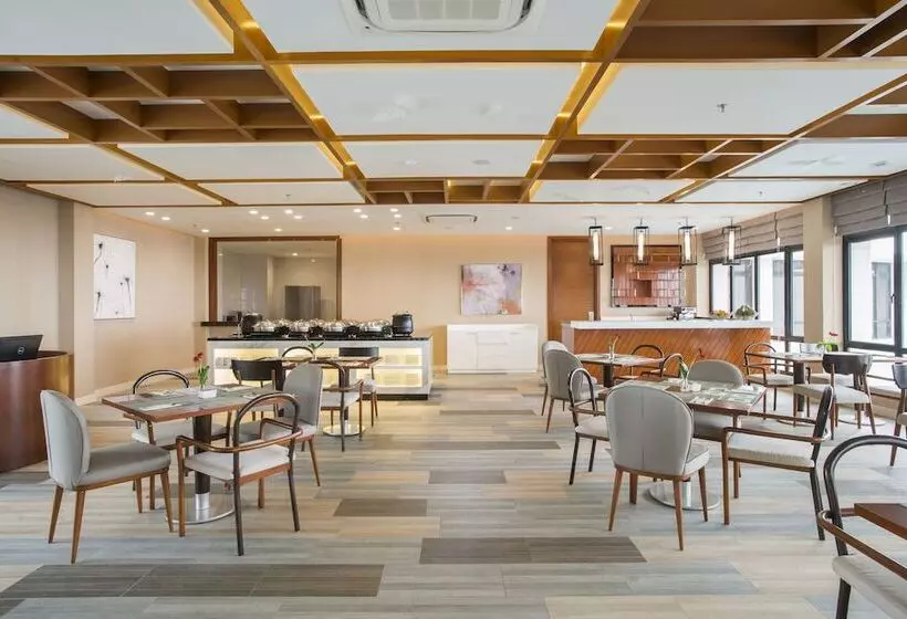 Fotos del hotel Surya  & Cottages Prigen:  12