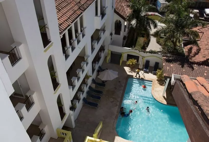 Fotos del hotel West Bay Colonial:  3