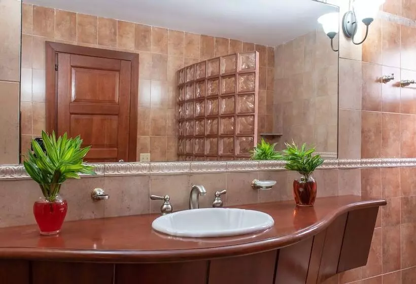 Fotos del hotel West Bay Colonial:  6