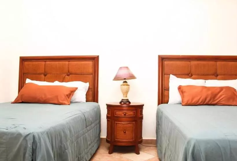 Fotos del hotel West Bay Colonial:  14