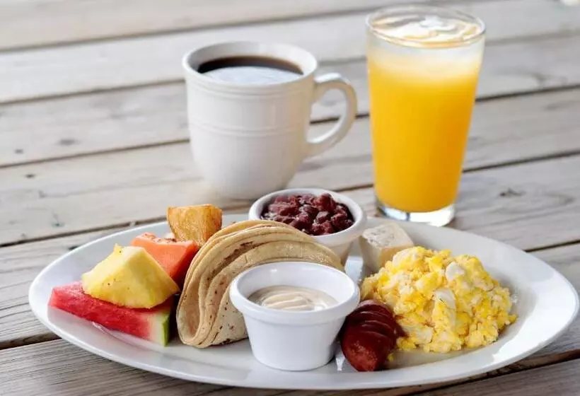 Fotos del hotel West Bay Colonial:  9