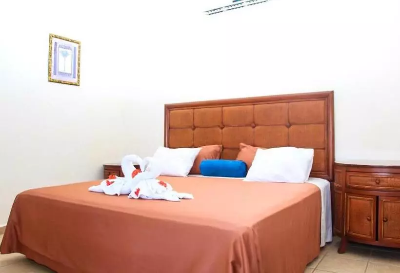 Fotos del hotel West Bay Colonial:  11