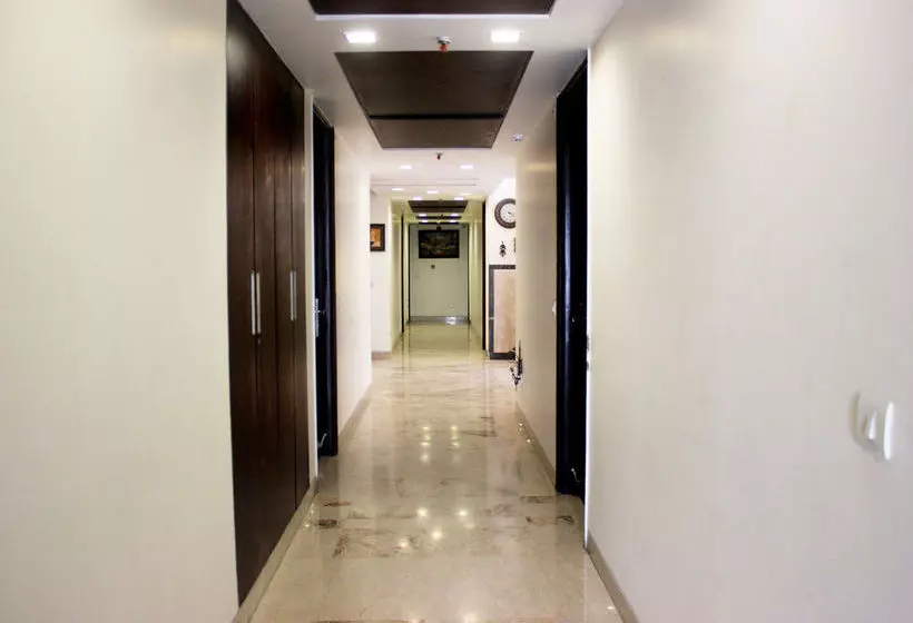 Fotos del hotel Oyo Premium Rajouri Garden Janta Market:  2