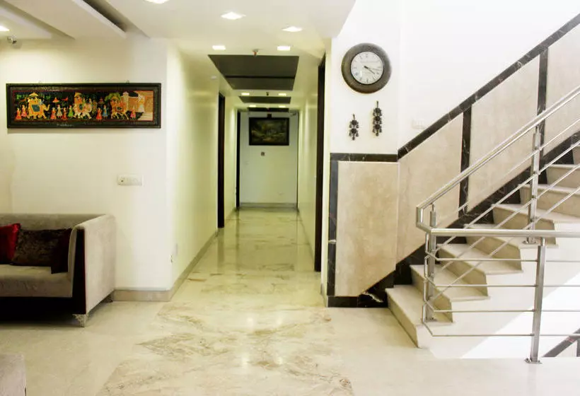 Fotos del hotel Oyo Premium Rajouri Garden Janta Market:  5