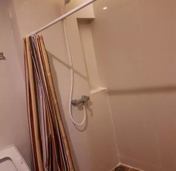 Fotos del hotel At One Inn Hualampong:  3