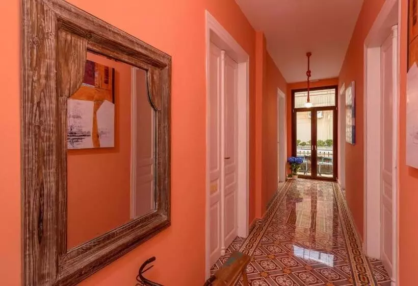 Fotos del hotel Thejoy:  8