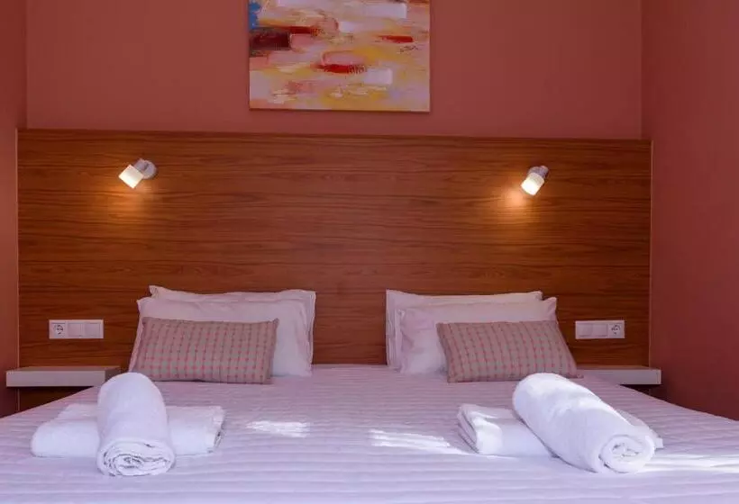 Fotos del hotel Thejoy:  6