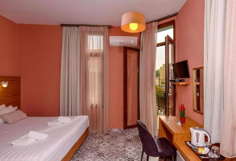 Fotos del hotel Thejoy:  9