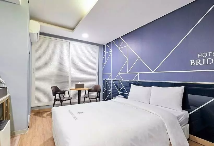 Fotos del hotel Bridge:  2