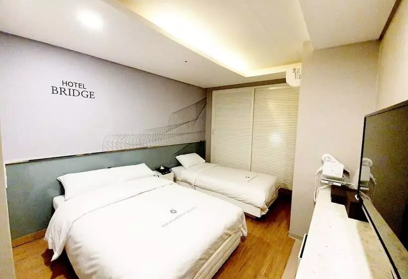 Fotos del hotel Bridge:  9