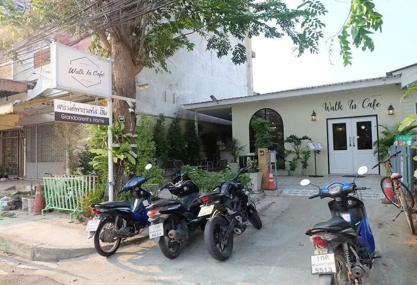 Fotos del hotel Grandparent's Home:  2