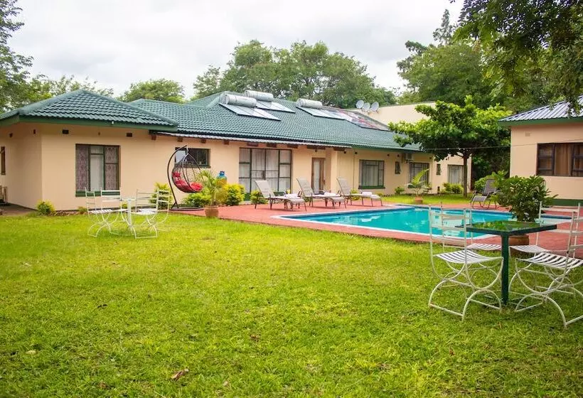 Fotos del hotel Wild Trekkers Lodge:  2