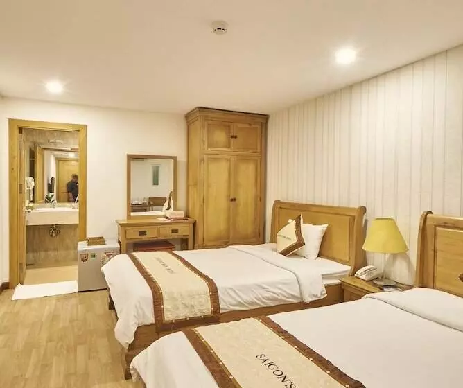 Sai Gon S Book   The Airport Front