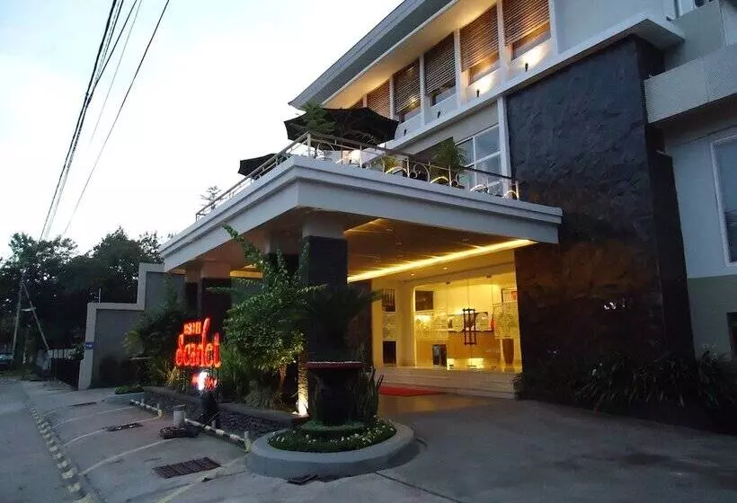 Fotos del hotel Scarlet Makassar:  12