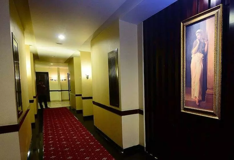 Fotos del hotel Scarlet Makassar:  4