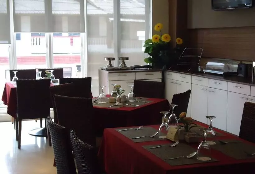 Fotos del hotel Scarlet Makassar:  6