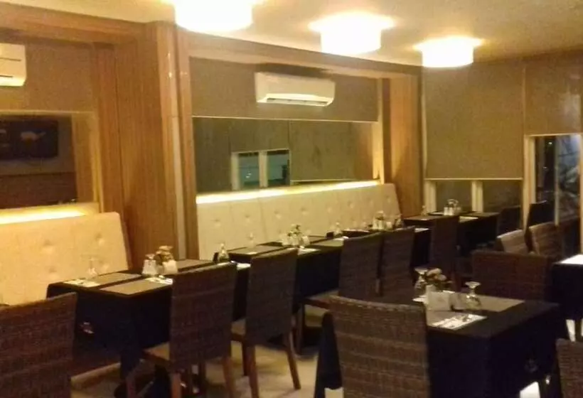 Fotos del hotel Scarlet Makassar:  14
