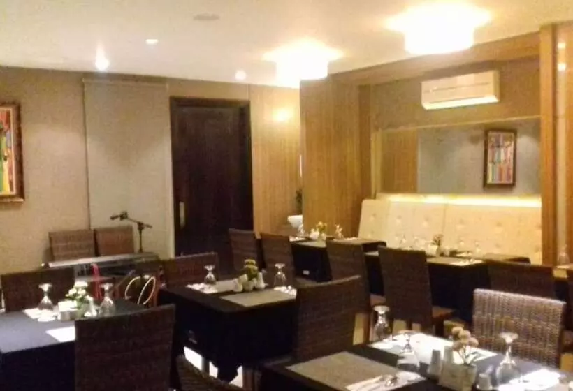 Fotos del hotel Scarlet Makassar:  22