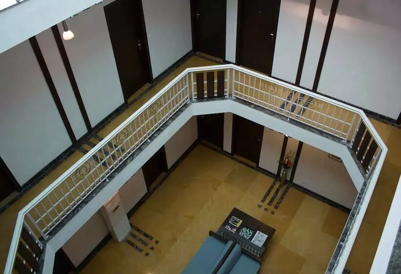 Fotos del hotel Stately Suites Mg Road:  11