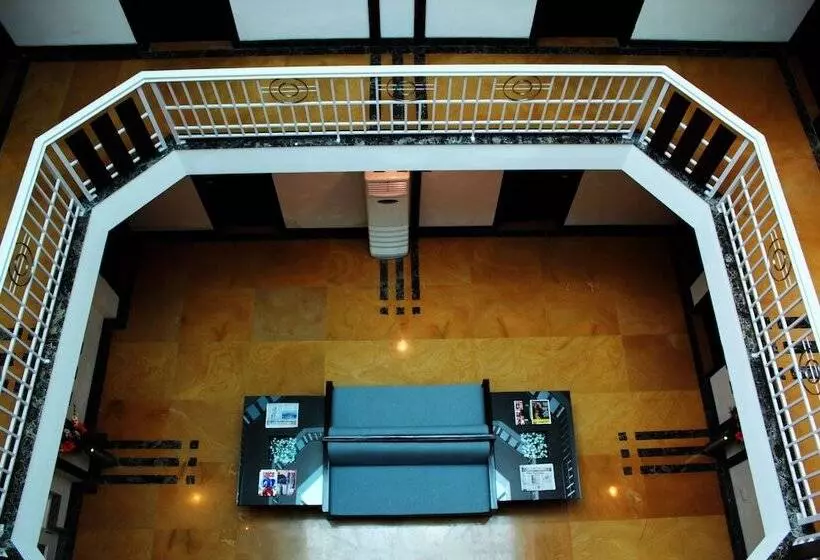 Fotos del hotel Stately Suites Mg Road:  2