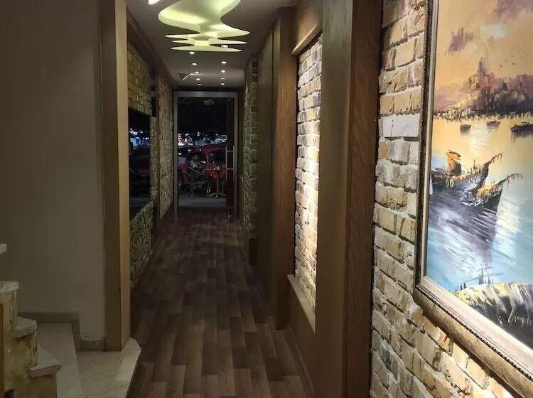 Fotos del hotel A Palace Suites:  2