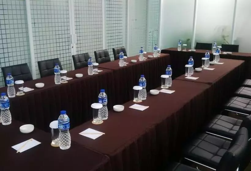 Fotos del hotel V Hotel Tebet, Jakarta:  5