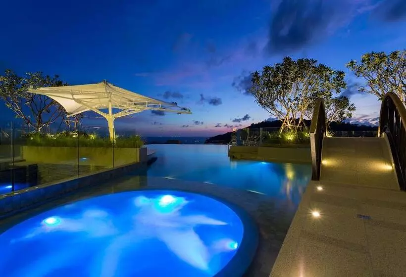 Crest Resort & Pool Villas