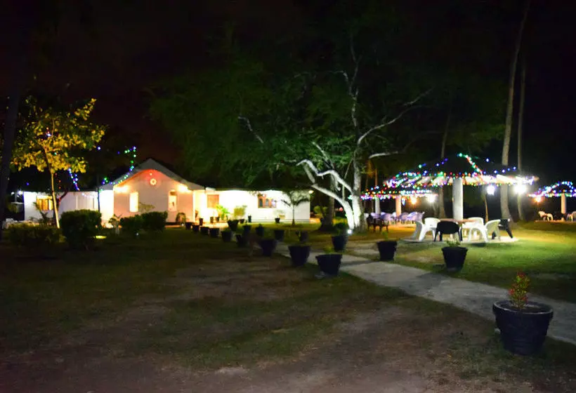 Fotos del hotel Guruge King S Island Resort:  12