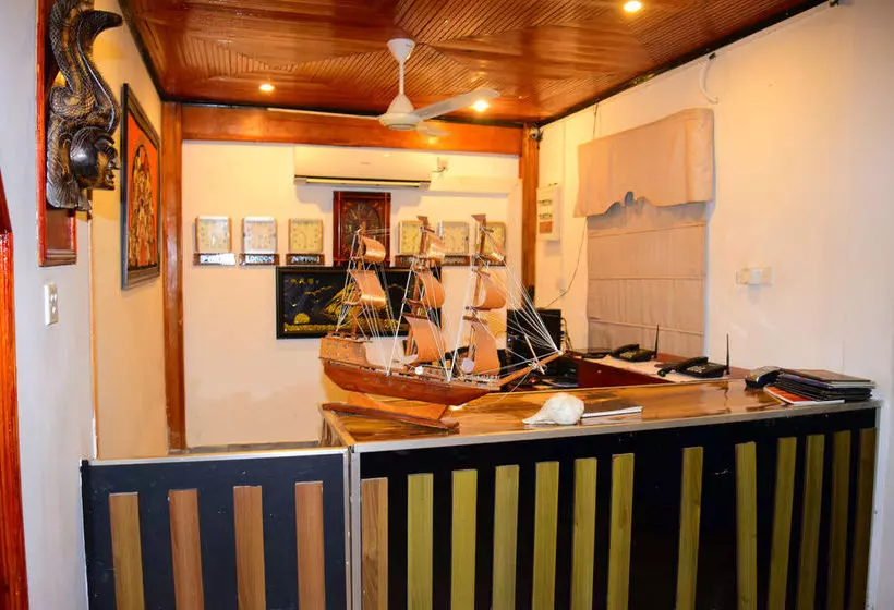 Fotos del hotel Guruge King S Island Resort:  3