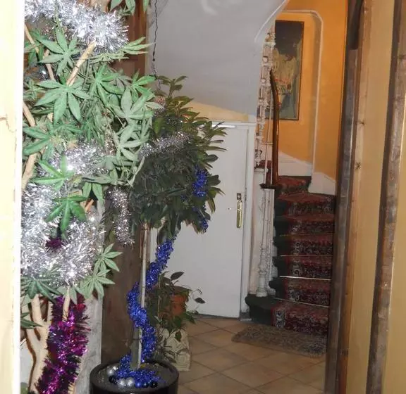Fotos del hotel Du Petit Trianon:  2