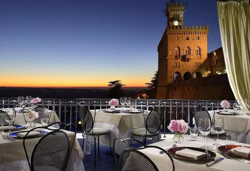 Fotos del hotel Titano Suites:  3