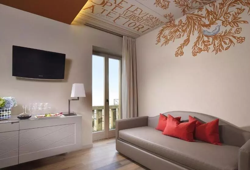 Fotos del hotel Titano Suites:  11
