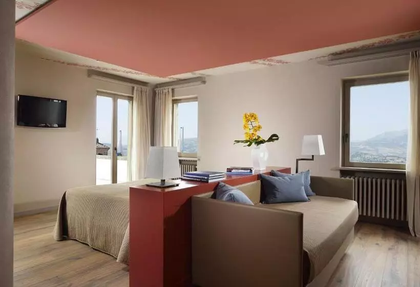 Fotos del hotel Titano Suites:  15