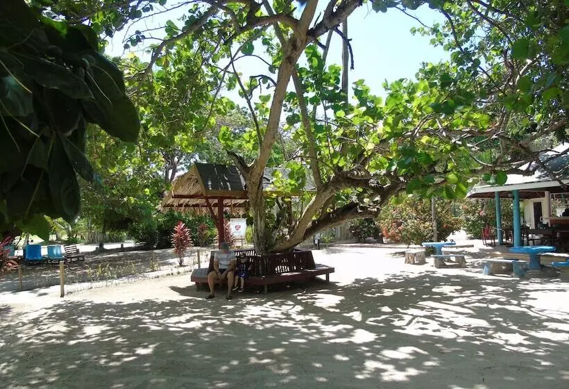 Fotos del hotel Fosters West Bay Resort:  11