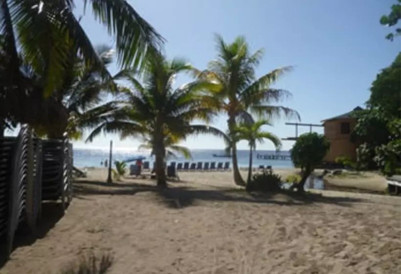 Fotos del hotel Fosters West Bay Resort:  16