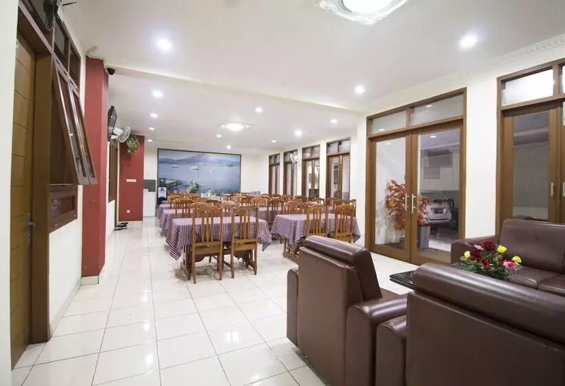 Fotos del hotel Reddoorz Plus @ Wastu Kencana:  3
