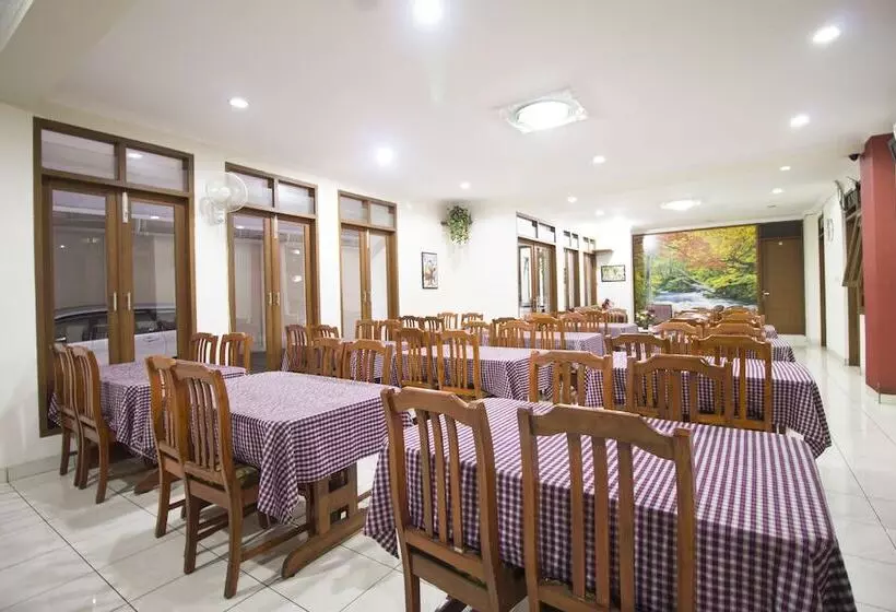 Fotos del hotel Reddoorz Plus @ Wastu Kencana:  10