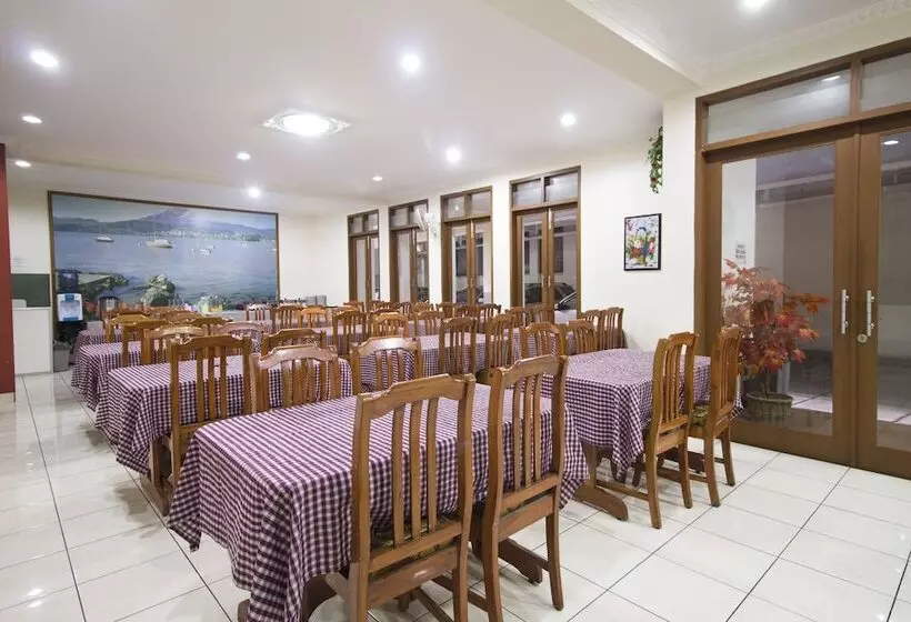 Fotos del hotel Reddoorz Plus @ Wastu Kencana:  13