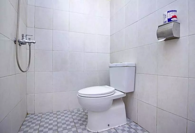 Fotos del hotel Reddoorz Plus @ Wastu Kencana:  11