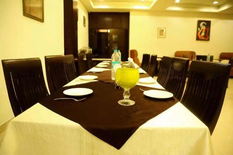 Fotos del hotel Capital O 15395  42:  3