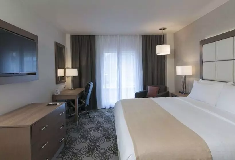 Holiday Inn Express & Suites Chihuahua Juventud