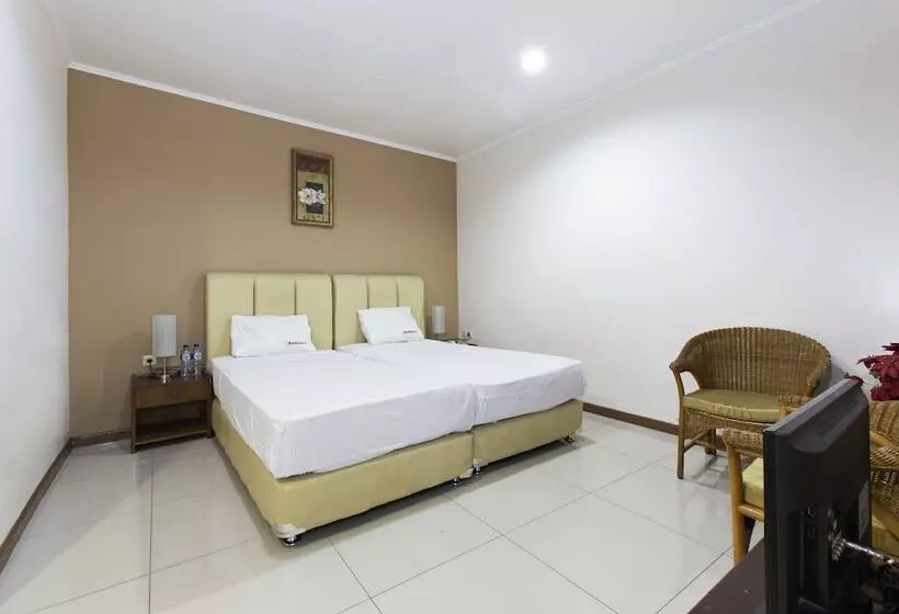 Fotos del hotel Reddoorz Near Gondangdia Station:  14