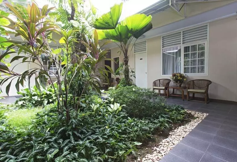 Fotos del hotel Reddoorz Near Gondangdia Station:  10