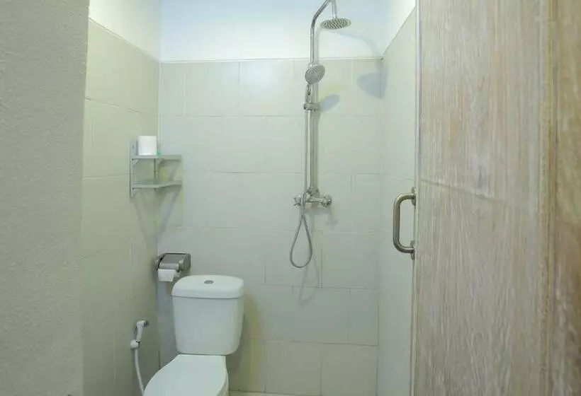 Fotos del hotel Reddoorz Near Raya Semer:  4
